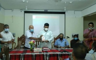 পাইকগাছা উপজেলার নবাগত নির্বাহী অফিসারকে অনির্বাণ লাইব্রেরির পক্ষ থেকে শুভেচ্ছা স্মারক প্রদান ।