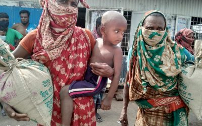 খাদ্যসামগ্রী নিয়ে উপকূলের পথে অনির্বাণের ট্যুরিস্ট বোট কপোতাক্ষ।
