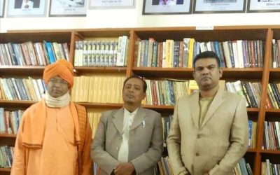  গুনীজনের লাইব্রেরি পরিদর্শন